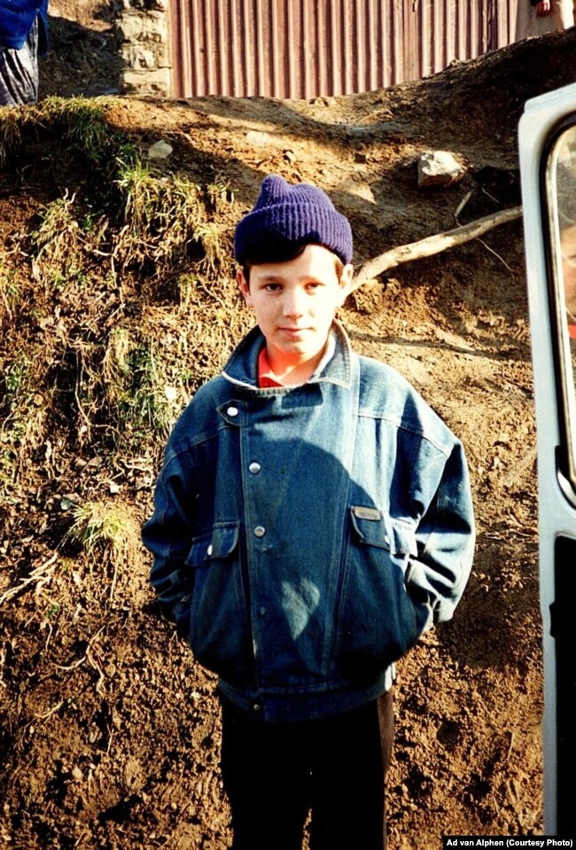 Samir Mujanoviq në Srebrenicë më 1995.