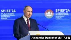 Президент РФ Владимир Путин во время пленарного заседания в рамках XXVII Петербургского международного экономического форума, 7 июня 2024 года