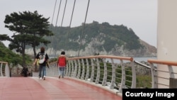 Южная Корея, мост на Птичий остров рядом с островом Чеджу