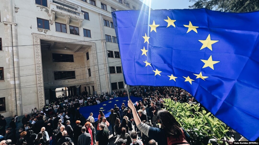 Акция у здания парламента Грузии, 15 апреля