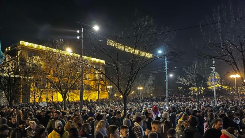 Бранбиќ ја обвини опозицијата дека создава хаос, Вучиќ негира нерегуларности за време на изборите