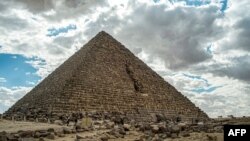 Pogled na Mikerinovu piramidu u Gizi, zapadno od Kaira, Egipat, 29. januara 2024.