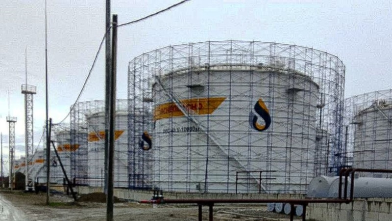 რუსეთში ადასტურებენ დრონებით შეტევას ქალაქ სლავიანსკის ნავთობგადამამუშავებელ ქარხანაზე