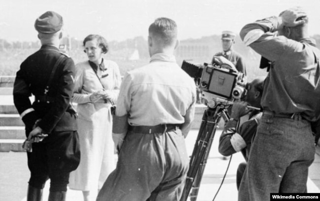 Лени Рифеншталь и Генрих Гиммлер на съёмках "Триумфа воли", Нюрнберг 1934