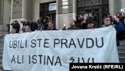 Protest 5. februara 2024. posle oslobađajuće presude za ubistvo novinara Slavka Ćuruvije. Generalna sekretarka Nezavisnog udruženja novinara Srbije Tamara Filipović Stevanović ocenila je da je poruka presude "vrlo jasna: nekažnjivost zločina nad novinarima i dalje prednjači".