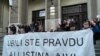 Protest ispred Apelacionog suda u Beogradu koji je oslobodio četvoricu optuženih za ubistvo novinara Slavka Ćuruvije, 5. februar 2024.