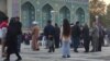 دختری بدون حجاب اجباری در یکی از اماکن مقدسه شیعیان