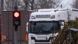 Coadă de 3 kilometri la Costești. Camioanele ucrainene, redirecționate prin Moldova, din cauza blocajelor din Polonia, Slovacia și Ungaria