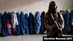 تصویر آرشیف: برخورد طالبان با زنان در افغانستان 