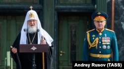 Патріарх РПЦ Кирило та міністр оборони Росії генерал армії Сергій Шойгу (архівне фото)