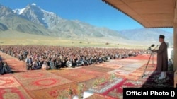 The Aga Khan addresses his followers in Tajikistan.