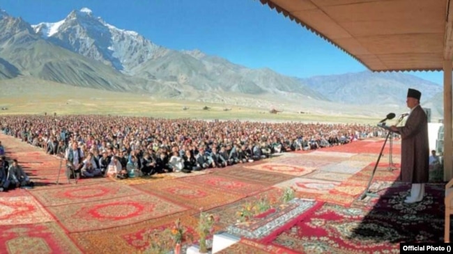 The Aga Khan addresses his followers in Tajikistan.