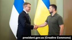 Президент України Володимир Зеленський і прем’єр-міністр Фінляндії Петтері Орпо (ліворуч), серпень 2023 року