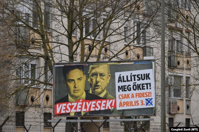 A Fidesz választási plakátja Debrecenben 2022. március 31-én