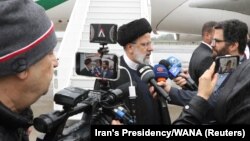 Iranski predsjednik Ebrahim Raisi daje intervju po dolasku u New York na međunarodni aerodrom F. Kennedy u New Yorku, SAD, 18. septembra 2023. 