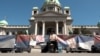 Andrej Obradović u štrajku glađu pred zgradom Skupštine Srbije, Beograd, april 2024. 