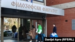 Ulaz na Filozofski fakultet u Novom Sadu, mart 2024.