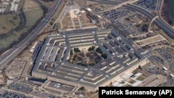 Pentagon se vidi iz Air Force One koji leti iznad Washingtona, 2. marta 2022.