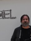 Dan Perjovschi, artist român, ilustrator și scriitor, contestă paternitatea unei opere puse pe piața de artă. 
