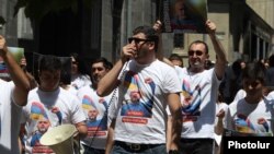 Armenia - Republican Party (HHK) activists protest against HHK deputy chairman Armen Ashotian's arrest, Yerevan, July 4, 2023.