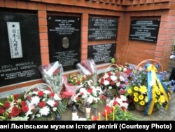 Меморіальна стіна пам'яті жертв радянських репресій, які померли у Владимирській тюрмі