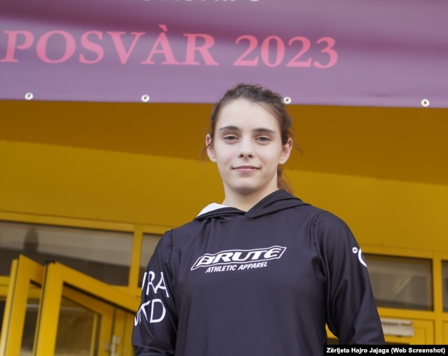 Sadije Dura, 14-vjeçare, kampione në mundje.