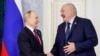 Російський лідер Володимир Путін (л) і білоруський правитель Олександр Лукашенко