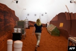سرپرست آزمایشگاه عملکرد و سلامت رفتاری ناسا در زیستگاه شبیه‌ساز محیط زندگی مریخ
