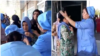 В больницах Таджикистана пациенток в хиджабах просят перевязать платок "по-таджикски"