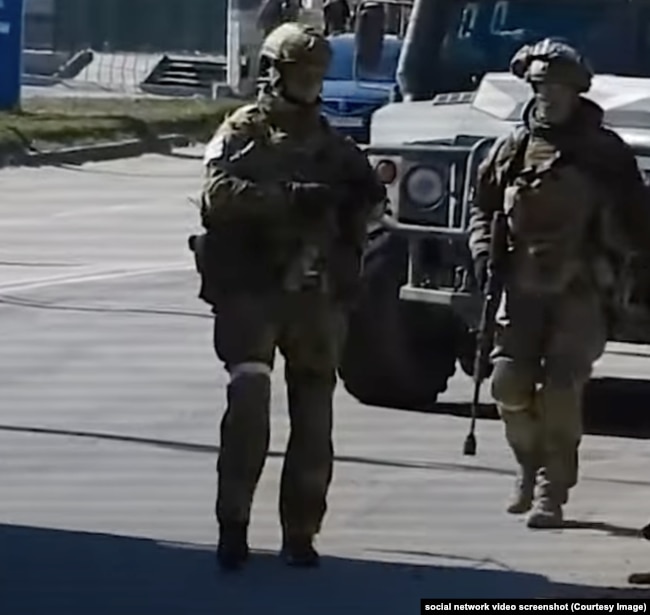 Російські військові постійно переслідують цивільних в окупації, розповідає жителька Олешок