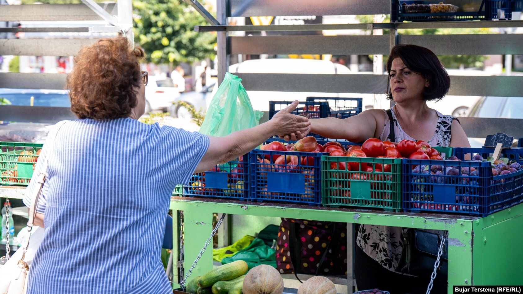 Tregu mobil ku shiten produkte bujqësore dhe punëdore në Prishtinë