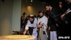 د طالبانو د حکومت یو شمېر فرهنګي چارواکي - تصویر له ارشیفه