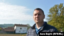 "U privatni biznis smo uložili stotine hiljada maraka, a sada je sve pod vodom", kaže Tarik Halkić kome su uništeni bungalovi namijenjeni za goste.