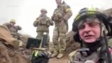 Ukrayına Silâlı quvetleri saflarında cenkleşken qırımlı arbiy Yaroslav Pilunskıy qardaşlarınen uruş yerlerinden videoda selâmlay
