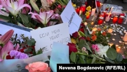 Цветы в память о Навальном в Белграде, 16 февраля 2024