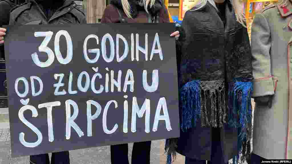 U proteklih godinu dana, sudovi u Srbiji i Bosni i Hercegovini doneli su tri prvostepene presude za ovaj zločin. Međutim, Fond za humanitarno pravo (FHP), Žene u crnom, Sandžački odbor za zaštitu ljudskih prava i sloboda i Inicijativa mladih za ljudska prava podsećaju da porodice žrtava ni posle 30 godina nisu dobile pravdu.