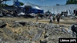 Складиште за храна на фарма уништена по руски напад во регионот Одеса, Украина, 21 јули 2023 година.
