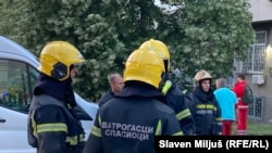 Пожарникари на местото каде се судрија товарен и патнички воз во Белград.