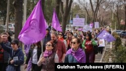 U Biškeku se 8. marta već nekoliko godina održavaju uglavnom mirni marševi kojima se traže prava žena.