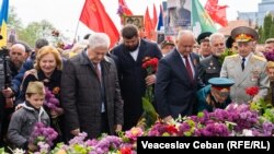 Vladimir Voronin și Igor Dodon cu panglica sf. Gheorghe de Ziua Victoriei, 9 mai 2023 Chișinău. 