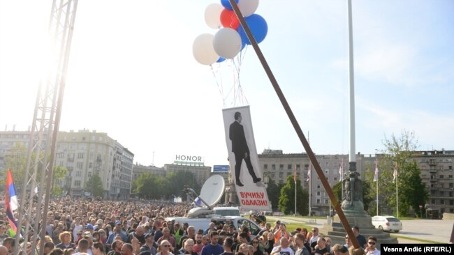 Transparent na protestu "Srbija protiv nasilja", 3. jun 2023.
