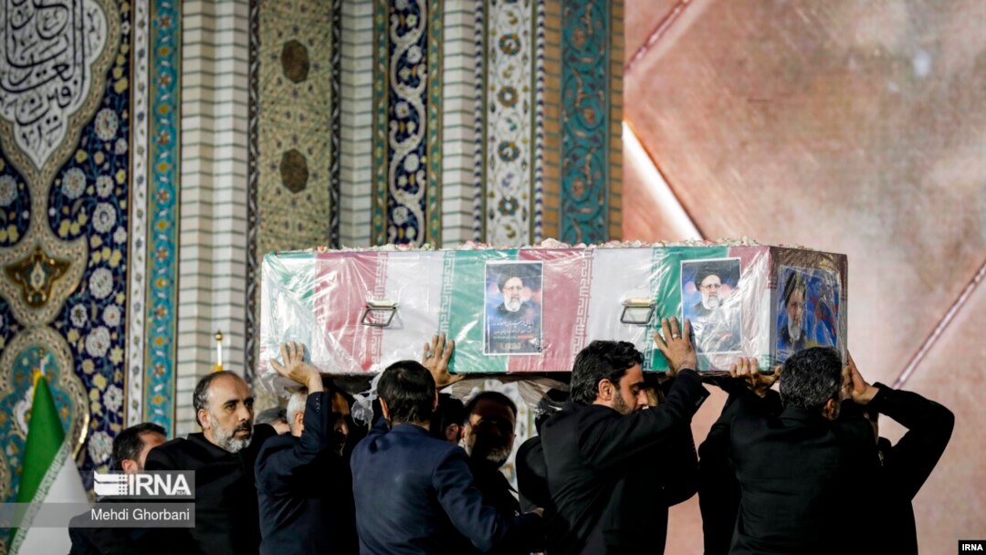 Fostul președinte iranian Ebrahim Raisi a fost înmormântat în orașul Mashhad.