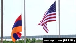 د متحده ایالاتو او ارمنستان بیرغونه 