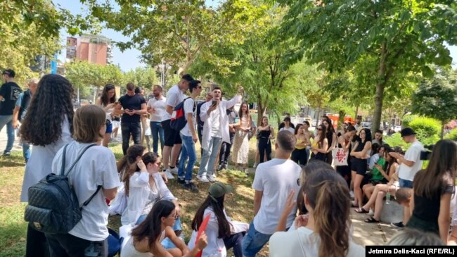 Protesta e studentëve të mjekësisë para ndërtesës së Kuvendit, Tiranë, 20 korrik 2023.