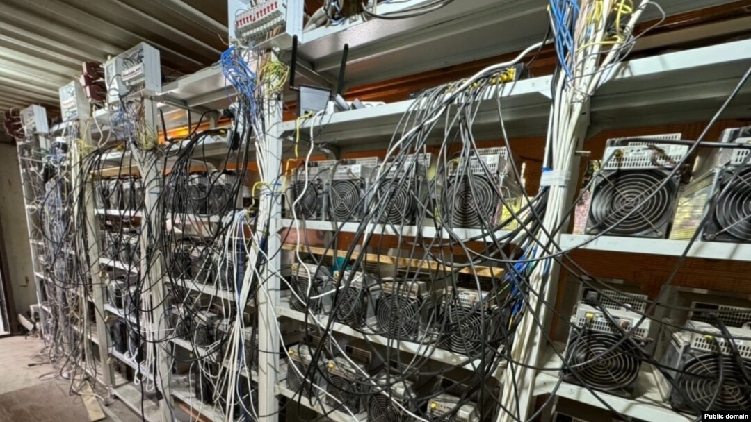Ферма з майнінгу криптовалюти, фото ілюстративне