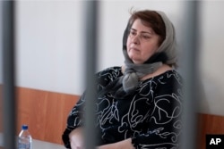 Зарема Мусаева за решеткой в зале суда в Грозном. День оглашения приговора – 4 июля 2023 года