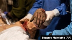 Як українські військові медики рятують життя поранених під Бахмутом