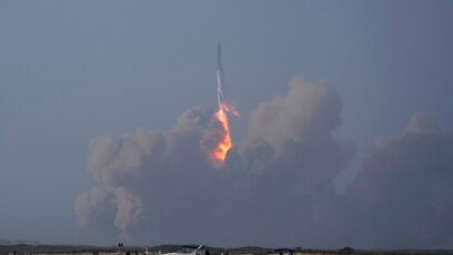 Новата свръхтежка ракета Starship на компанията SpaceX на Илон Мъск