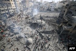 Pagubele produse în urma unei lovituri aeriene israeliene asupra moscheii Sousi din orașul Gaza, 9 octombrie 2023.