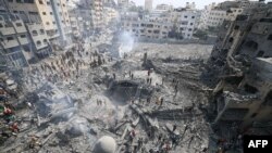 Pamje nga sulmi ajror izraelit ndaj xhamisë Sousi në Rripin e Gazës, 9 tetor 2023.